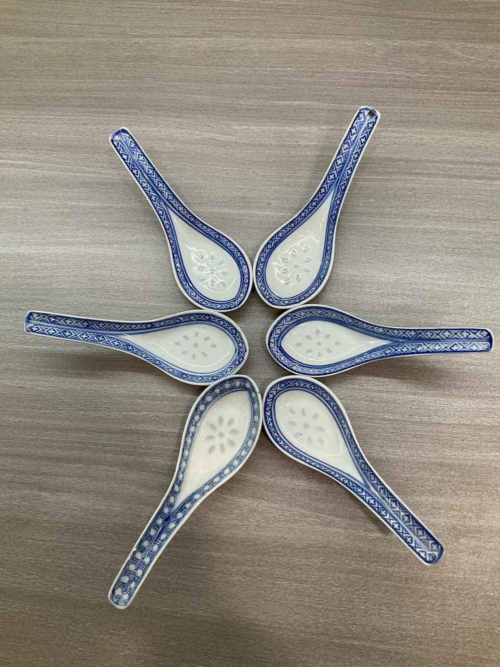 LOT OF 6 VINTAGE JINGDEZHEN CHINESE RICE EYE DRAGON 5” SOUP SPOONS BLUE WHITE